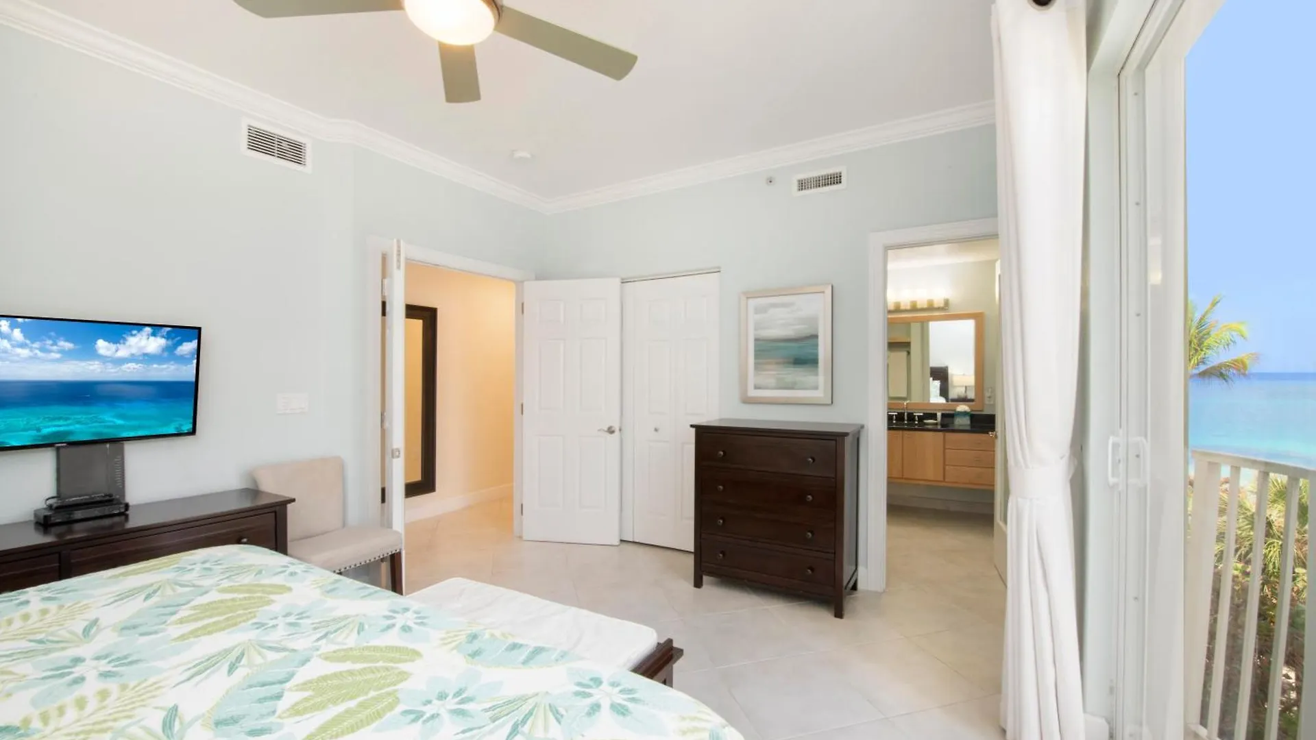 Apartment South Bay Beach Club 25- 2 Bedroom 2 Bathroom Unit George Town